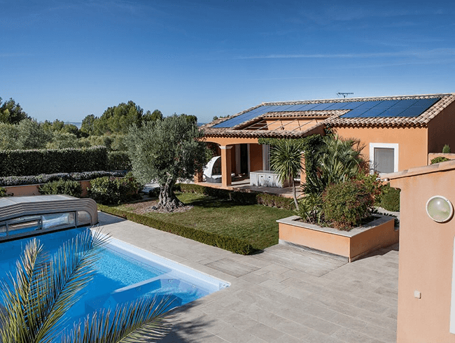 découvrez comment les panneaux solaires peuvent transformer votre maison en une source d'énergie renouvelable. apprenez les avantages, les coûts et les étapes d'installation pour réduire vos factures d'électricité et contribuer à un environnement plus durable.