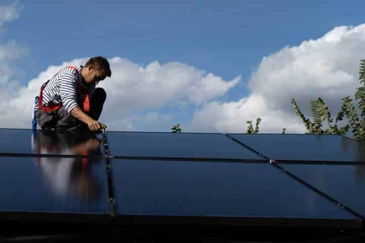 découvrez comment choisir un installateur photovoltaïque en france pour garantir une installation efficace et adaptée à vos besoins énergétiques. profitez d'astuces et de conseils pour optimiser votre projet solaire.