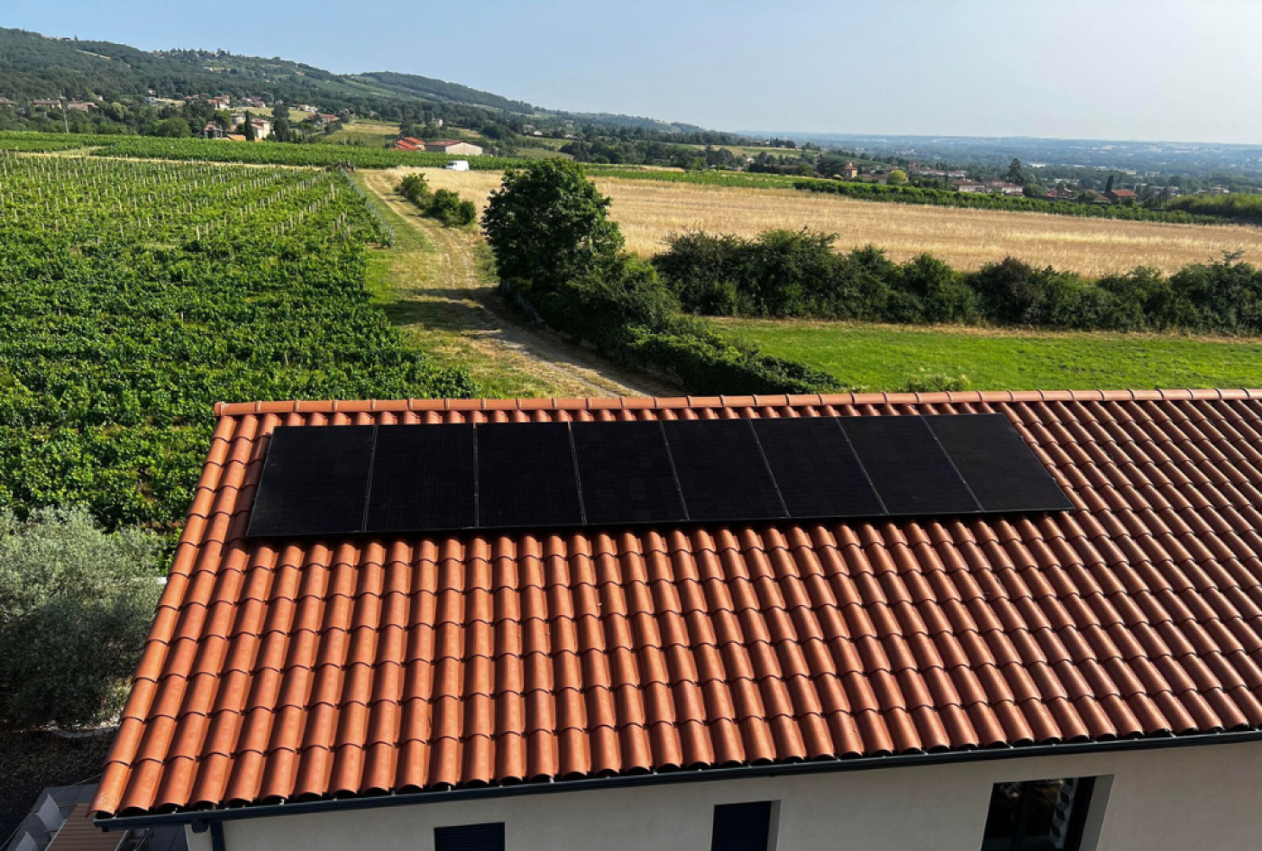 découvrez les différentes solutions pour financer votre installation de panneaux solaires et réduire vos factures d'énergie. profitez des aides gouvernementales, des prêts à taux zéro et des solutions de leasing pour rendre votre transition énergétique accessible et économique.