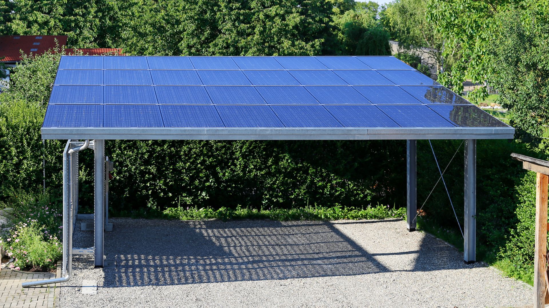 découvrez tout sur le coût photovoltaïque : analysez les prix des panneaux solaires, les aides financières disponibles et évaluez la rentabilité de votre projet d'énergie renouvelable. informez-vous pour optimiser votre investissement et adopter une solution écologique.