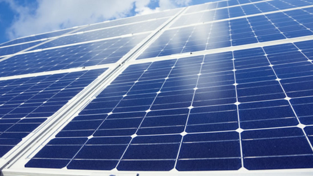 découvrez les coûts prévus pour une installation photovoltaïque de 9 kw en 2025. analysez les tendances du marché, les aides financières disponibles et les retours sur investissement pour maximiser vos économies d'énergie avec l'énergie solaire.