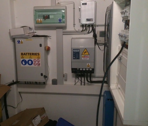 découvrez les nombreux avantages des systèmes photovoltaïques combinés avec des batteries. optimisez votre autoconsommation d'énergie, réduisez vos factures d'électricité et participez à une transition énergétique durable avec une source d'énergie renouvelable fiable.