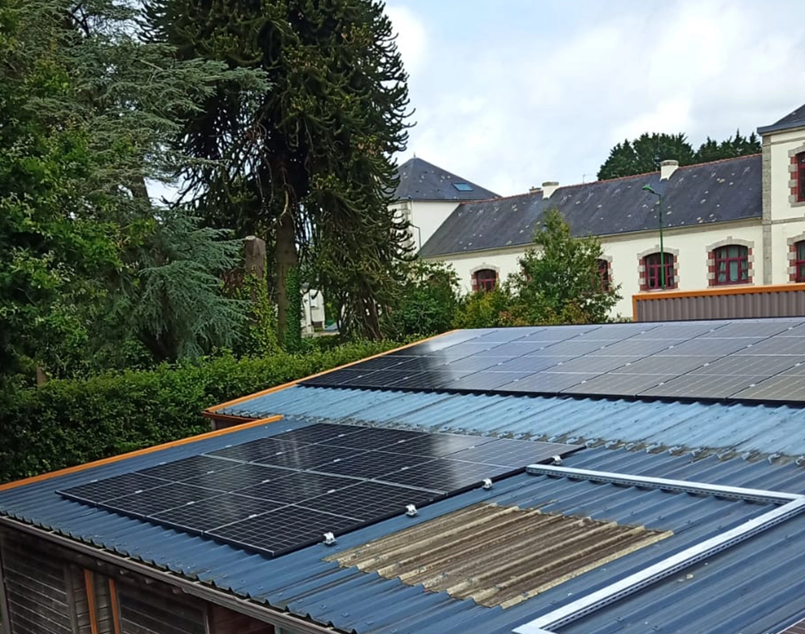 découvrez notre service d'installation de panneaux photovoltaïques dans le doubs. profitez d'une énergie renouvelable et réduisez vos factures d'électricité tout en contribuant à la protection de l'environnement. contactez-nous pour un devis personnalisé.