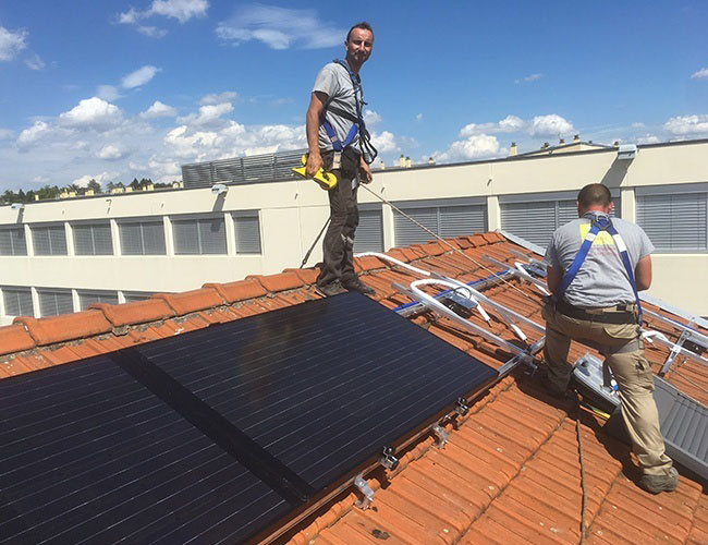découvrez nos services d'installation photovoltaïque à lyon. profitez d'une énergie solaire durable et économisez sur vos factures d'électricité grâce à nos experts qualifiés. obtenez un devis personnalisé dès aujourd'hui !