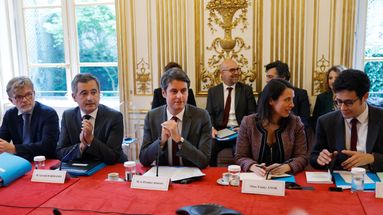 découvrez les impacts de la démission du gouvernement sur le secteur énergétique. analyse des conséquences sur les politiques énergétiques, les prix de l'énergie et les projets environnementaux en cours.