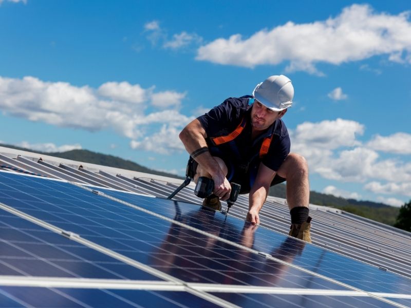 découvrez les services d'un installateur de panneaux photovoltaïques, expert dans l'installation de solutions solaires adaptées à vos besoins. profitez d'une énergie renouvelable, réduisez vos factures d'électricité et contribuez à la protection de l'environnement grâce à nos installations de qualité.
