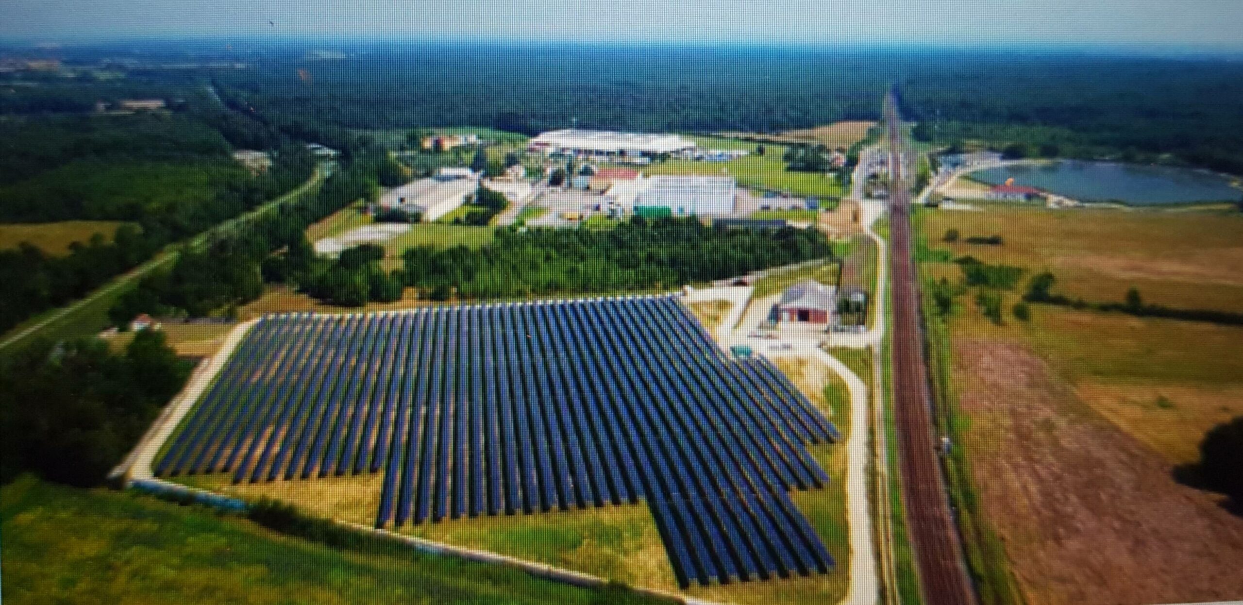 découvrez comment la transition énergétique avec des panneaux photovoltaïques dans le lot-et-garonne peut transformer votre consommation d'énergie. informez-vous sur les avantages écologiques et économiques de l'énergie solaire et rejoignez le mouvement vers une énergie durable.