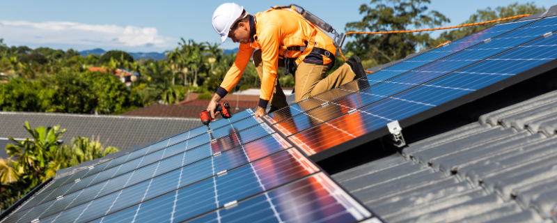 découvrez notre formation d'installateur solaire et formez-vous aux techniques d'installation de panneaux solaires. acquérez les compétences nécessaires pour devenir un professionnel du secteur de l'énergie renouvelable et contribuer à la transition énergétique.