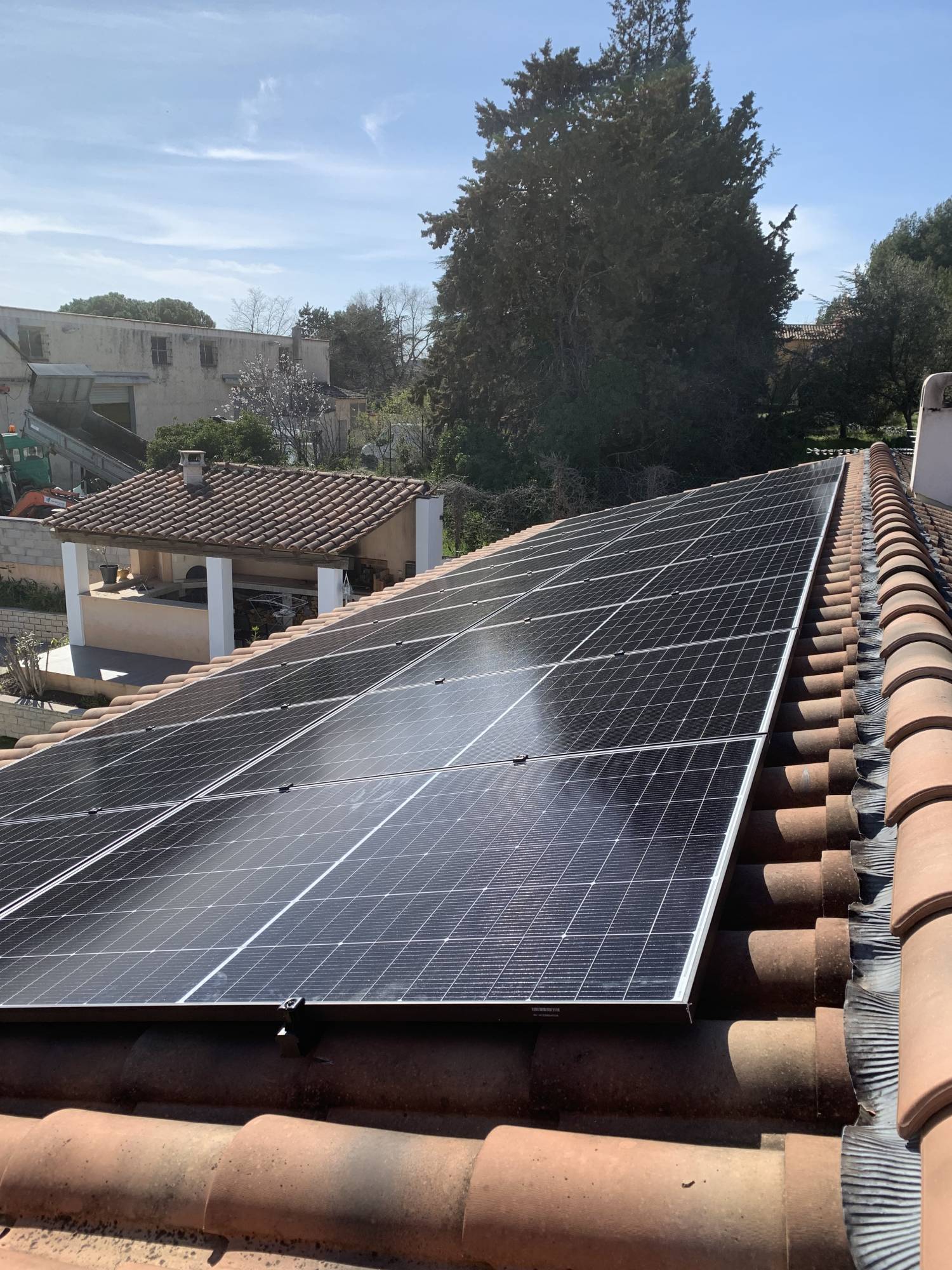 découvrez notre service d'installateur photovoltaïque à bouc-bel-air, spécialisé dans l'installation de panneaux solaires pour maximiser votre production d'énergie renouvelable. profitez d'une expertise locale, d'une évaluation personnalisée et de solutions adaptées à vos besoins. transformez votre toit en source d'énergie verte et réduisez votre facture d'électricité dès aujourd'hui!