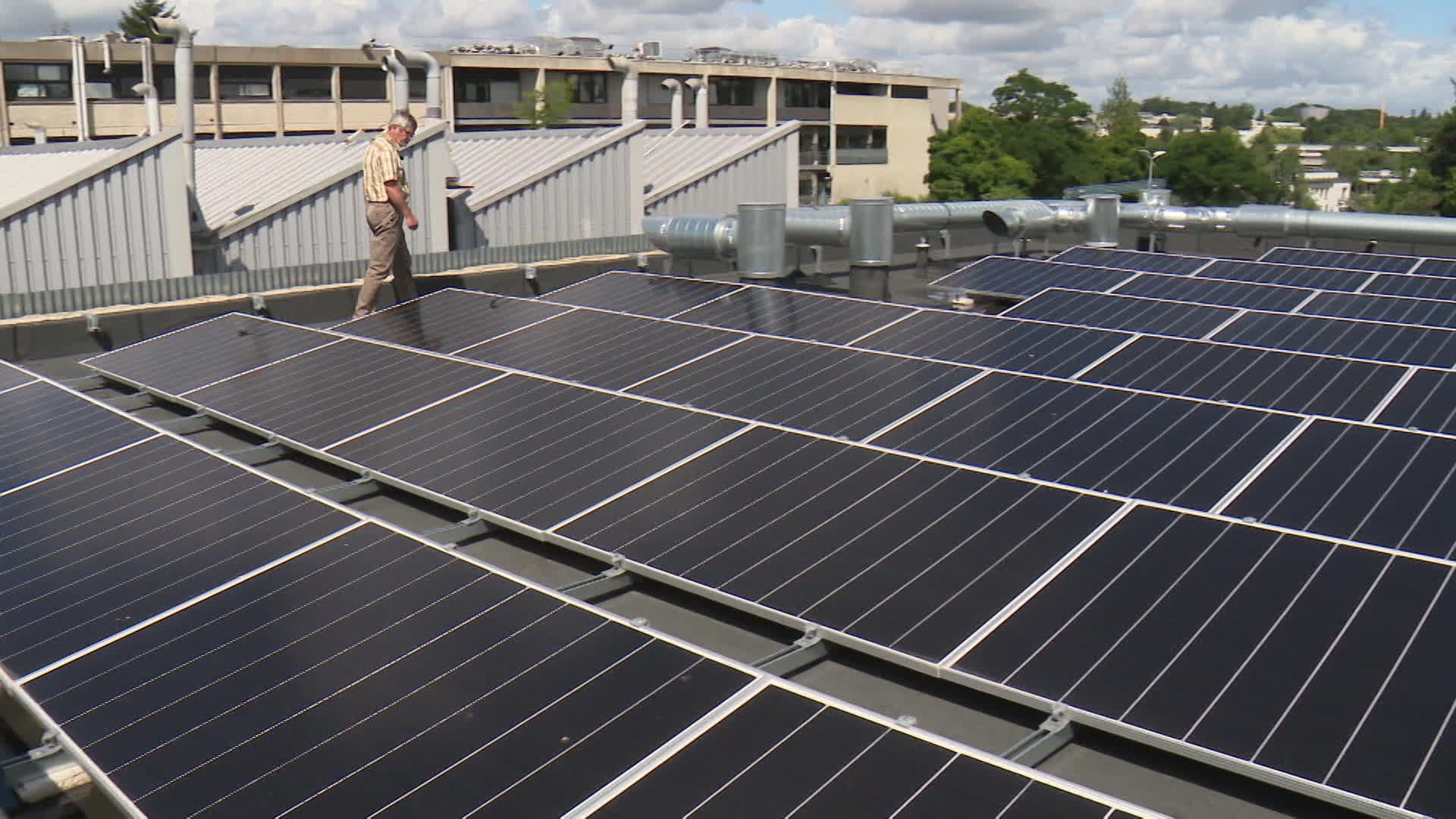 découvrez nos services d'installation de panneaux photovoltaïques dans le finistère. profitez d'une énergie renouvelable, économique et écologique grâce à nos experts locaux. transformez votre toiture en source d'énergie propre et réduisez vos factures d'électricité dès aujourd'hui !