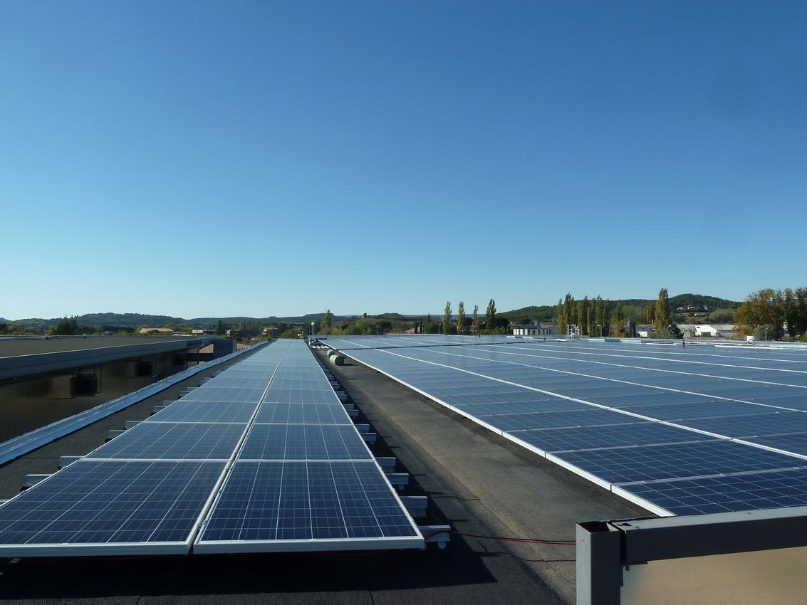 découvrez nos services d'installation de panneaux photovoltaïques en paca. profitez d'une énergie renouvelable et réduisez vos factures d'électricité tout en contribuant à la préservation de l'environnement. contactez nos installateurs experts pour un devis personnalisé.
