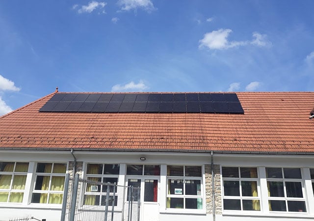 découvrez notre service de pose de panneaux solaires, offrant une installation professionnelle et efficace pour optimiser votre production d'énergie renouvelable. faites un geste pour l'environnement tout en réduisant vos factures d'électricité grâce à notre expertise en solutions solaires.