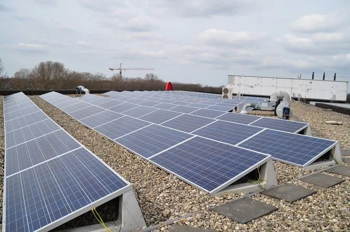 découvrez les avantages des panneaux solaires sur toit plat pour optimiser votre consommation d'énergie. profitez d'une installation esthétique et performante, compatible avec tous types de bâtiments. adoptez une solution écologique et économique dès aujourd'hui !