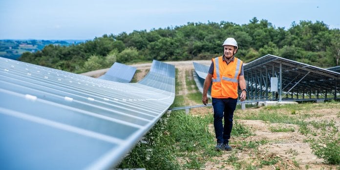 découvrez comment enedis accompagne l'essor de l'énergie photovoltaïque en france. profitez des informations essentielles sur les installations solaires, les démarches administratives et les avantages économiques et écologiques de l'énergie renouvelable pour votre habitat.
