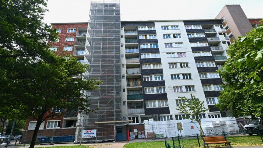 découvrez comment 40 % des logements sociaux souffrent de problèmes de chaleur, affectant le confort et la qualité de vie des occupants. analyse approfondie des causes et des solutions possibles pour améliorer les conditions de vie.