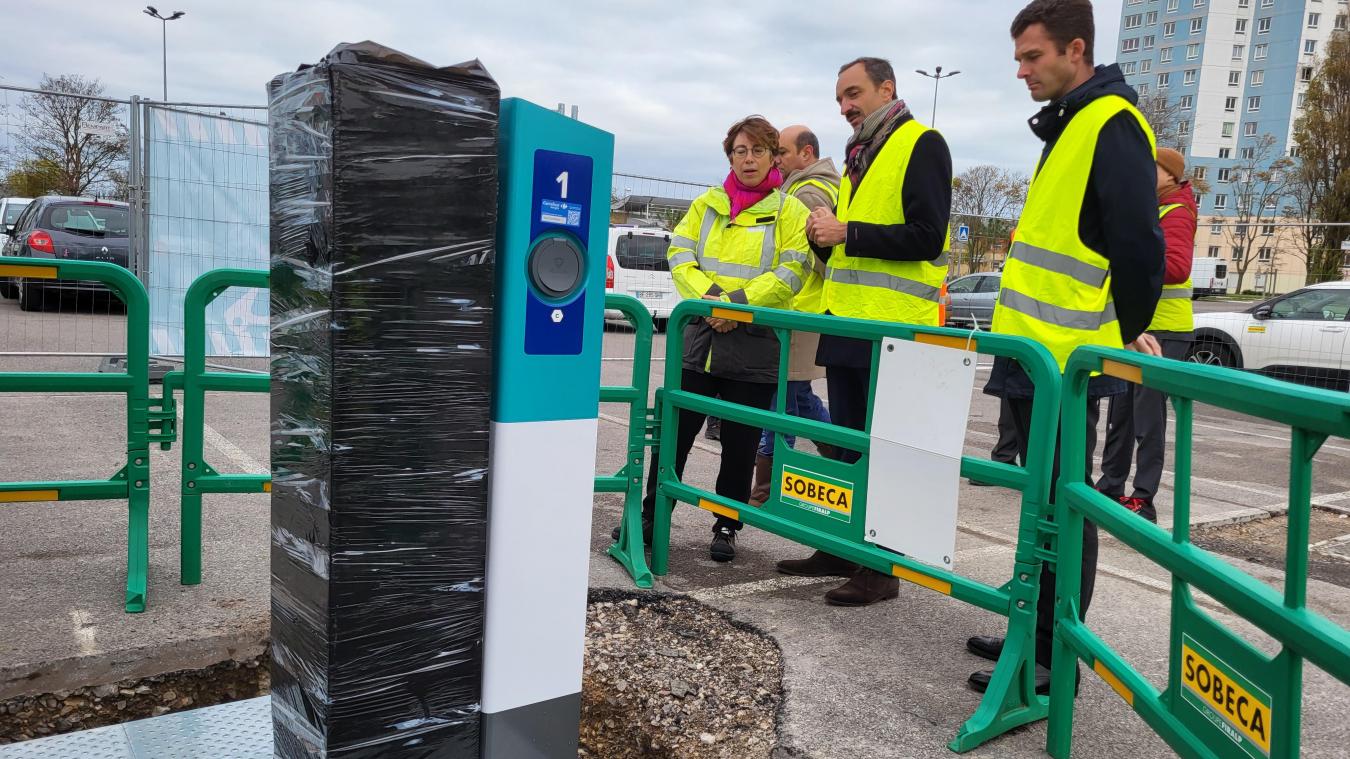 découvrez les stations de recharge pour voitures électriques chez carrefour, où vous pouvez recharger votre véhicule en toute simplicité tout en faisant vos courses. profitez d'un service rapide et pratique dans vos magasins carrefour.