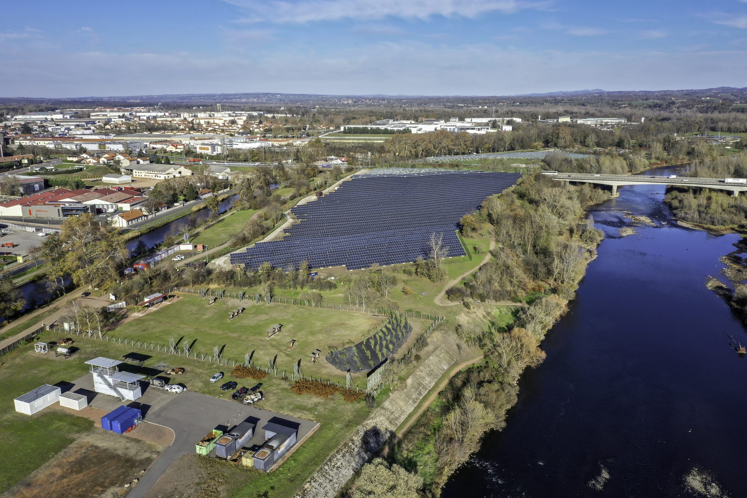 découvrez les solutions d'énergie solaire à roanne pour une consommation durable et économique. optimisez votre facture énergétique tout en préservant l'environnement grâce aux panneaux solaires adaptés à vos besoins.