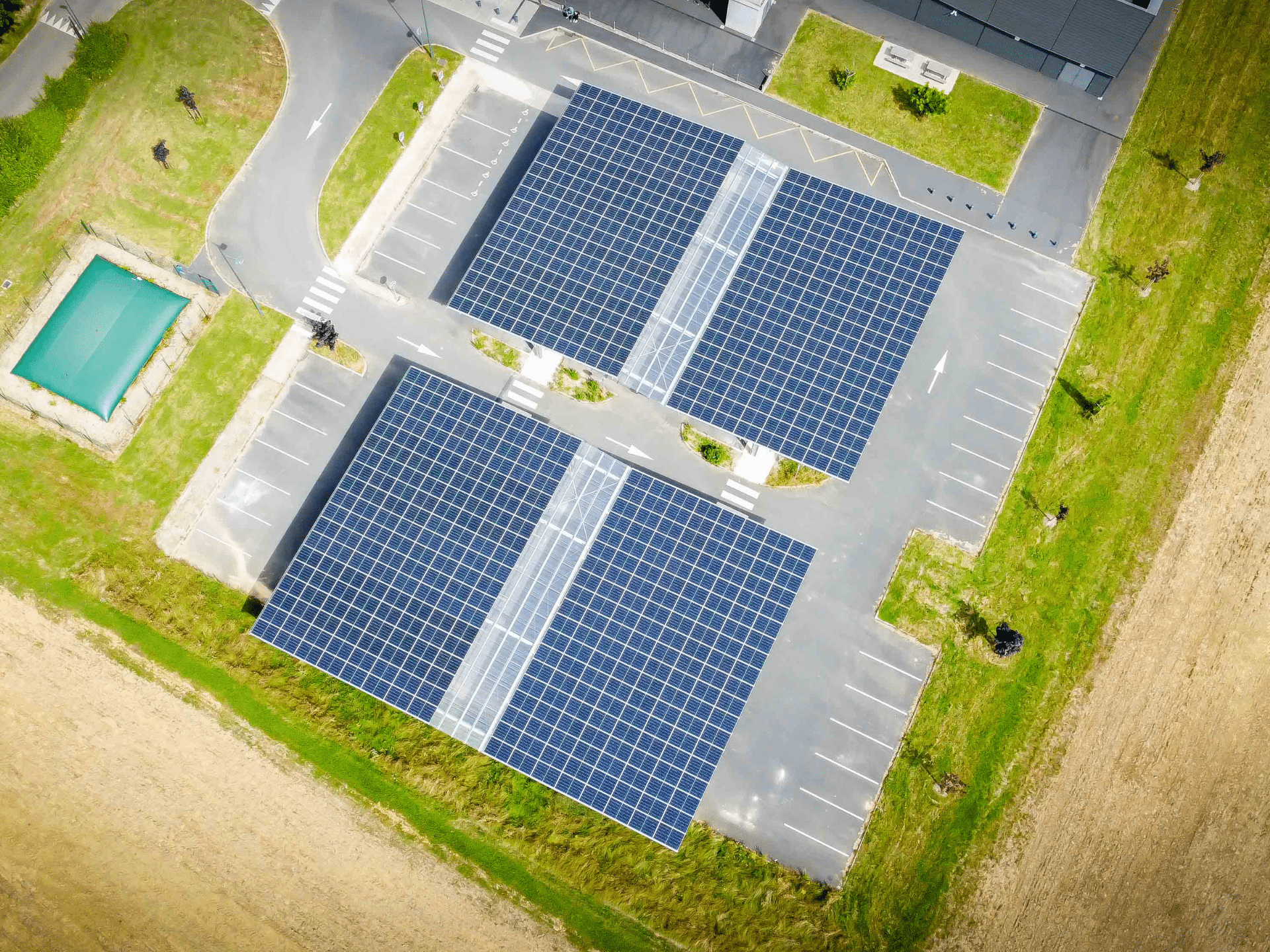 découvrez les nombreux avantages des panneaux photovoltaïques à paris : réduction de la facture énergétique, impact environnemental positif, aides financières disponibles et valorisation de votre bien immobilier. optez pour une énergie renouvelable et durable dans la capitale !