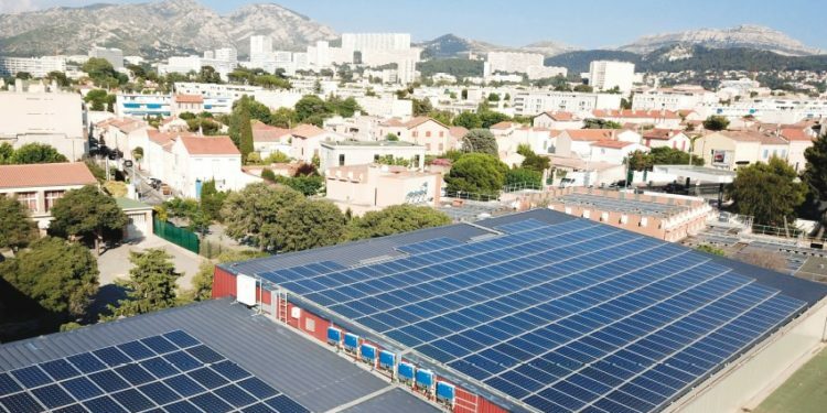 découvrez les avantages des panneaux photovoltaïques à martigues. transformez votre énergie solaire en économies tout en préservant l'environnement. informez-vous sur les solutions adaptées à votre maison et rejoignez la transition énergétique dès aujourd'hui.