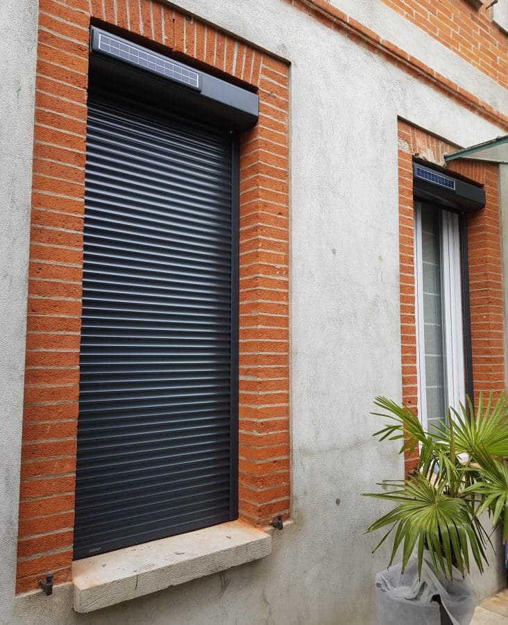 découvrez les volets roulants solaires, une solution actuelle et écologique pour optimiser l'isolation de votre maison tout en réduisant votre consommation d'énergie. profitez d'un confort moderne avec une automatisation facile et un design élégant.