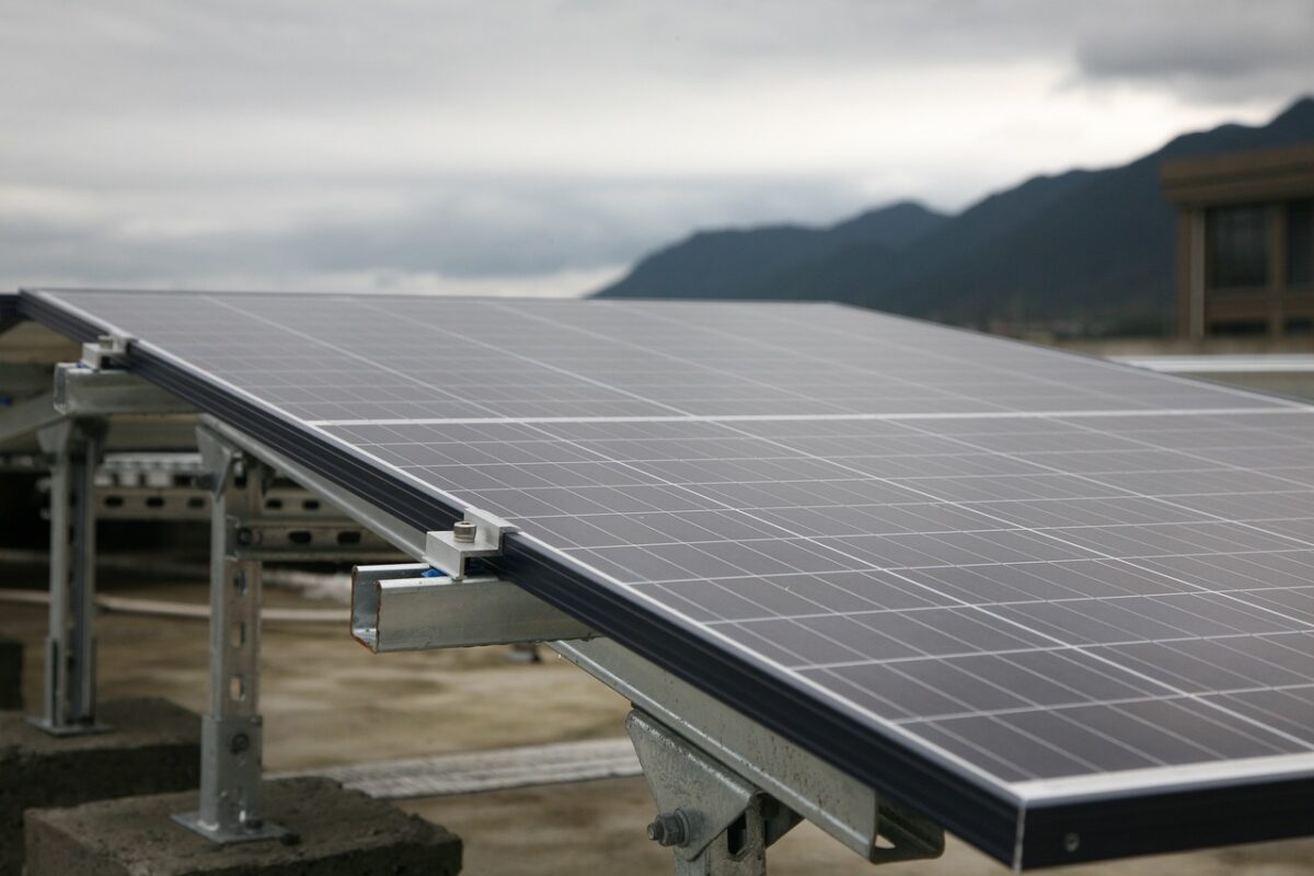découvrez nos solutions de panneaux photovoltaïques à chasseneuil, idéales pour réduire votre empreinte carbone et réaliser des économies sur votre facture d'électricité. optez pour une énergie renouvelable et durable, adaptée à vos besoins.