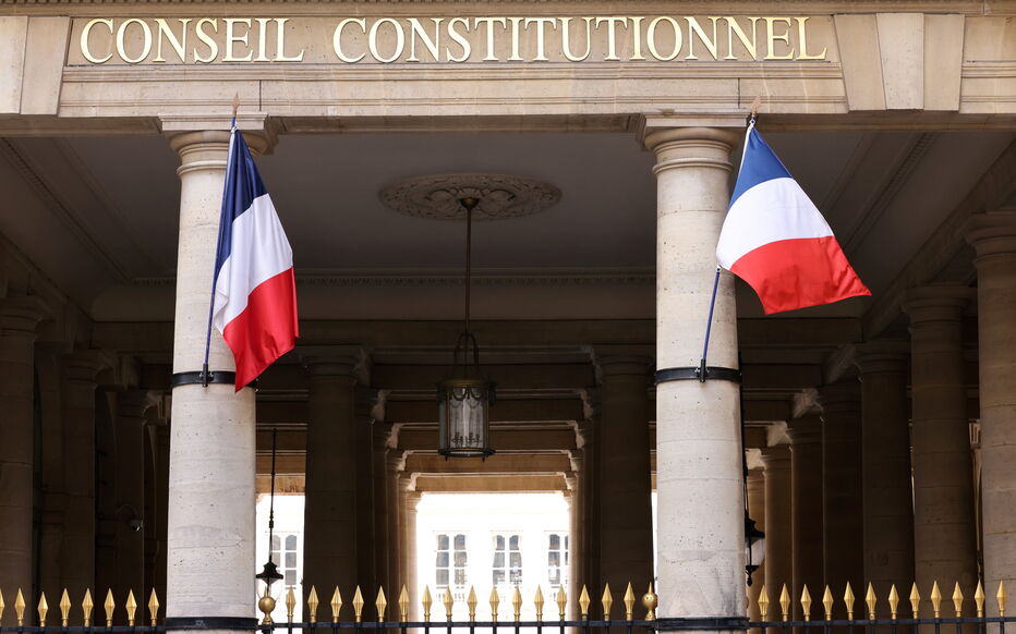 découvrez la loi relance nucléaire : un éclairage sur les initiatives gouvernementales visant à promouvoir l'énergie nucléaire en france, renforcer la compétitivité énergétique et répondre aux enjeux climatiques. explorez les impacts de cette législation sur l'économie, l'environnement et l'avenir énergétique du pays.