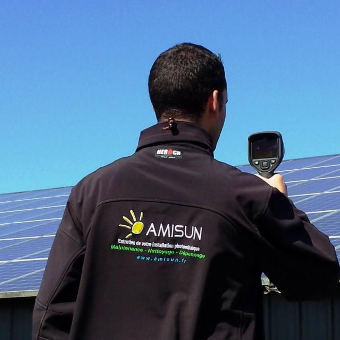 découvrez le code naf spécifique aux installateurs photovoltaïques, essentiel pour les professionnels du secteur. cette référence vous guide dans le classement et l'identification des activités liées à l'installation de panneaux solaires, facilitant ainsi la reconnaissance de votre entreprise sur le marché.