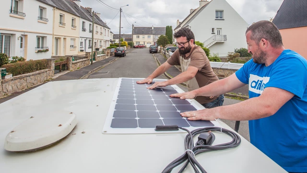 découvrez tout sur le coût des panneaux solaires : prix d'installation, économies d'énergie, aides financières et retour sur investissement. éclairez vos choix pour une énergie renouvelable et économique !