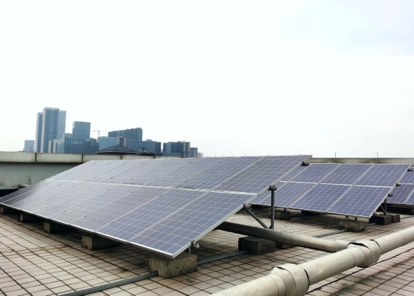 découvrez les différentes aides et subventions disponibles pour l'installation de panneaux photovoltaïques en france. profitez des encouragements gouvernementaux pour rendre votre projet d'énergie renouvelable plus accessible et économique.