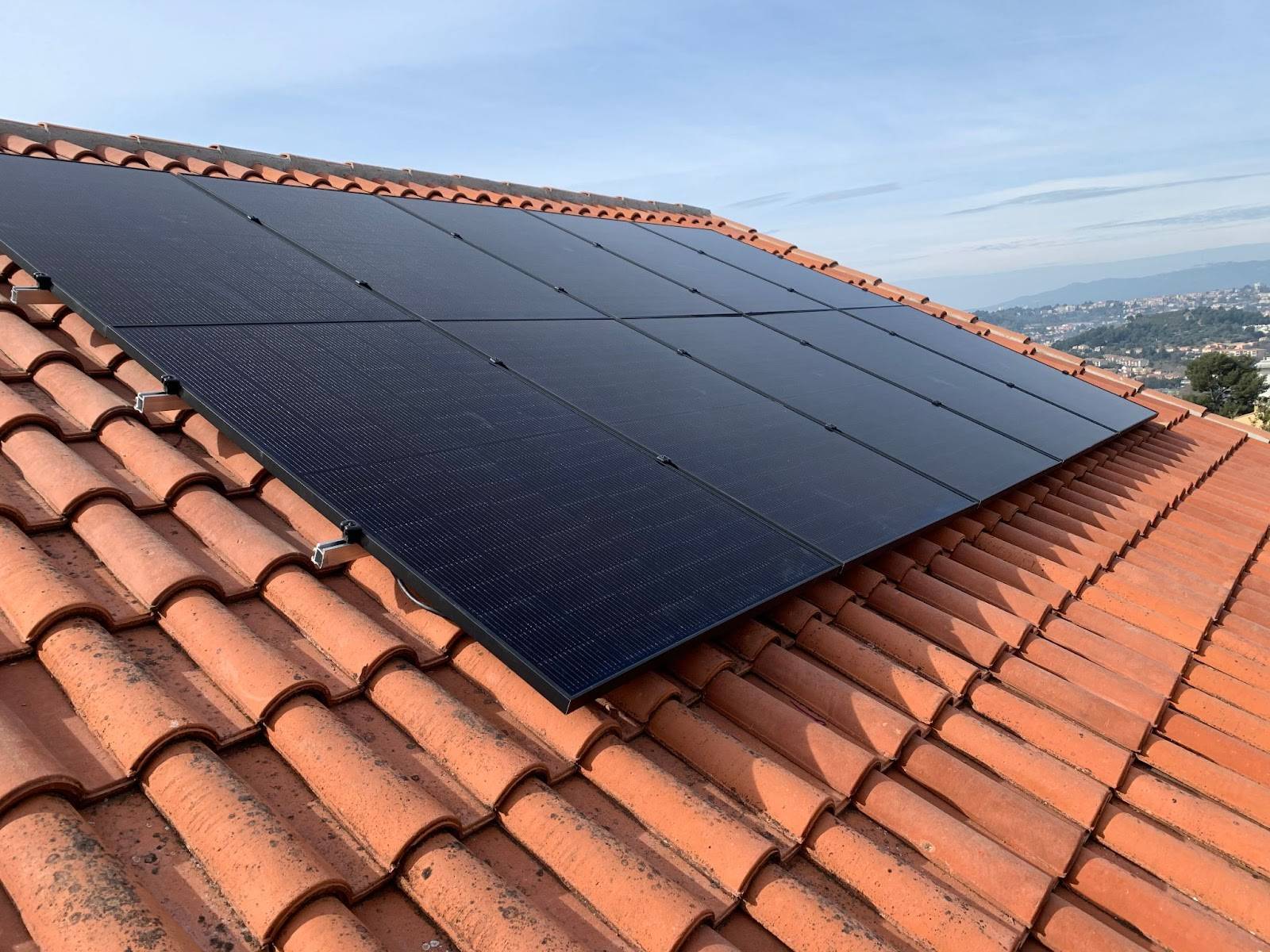 découvrez les nombreux avantages d'engager un installateur photovoltaïque dans les bouches-du-rhône. profitez d'une énergie renouvelable, d'économies sur vos factures d'électricité, et d'un impact positif sur l'environnement grâce à l'expertise locale. transformez votre habitat en un espace éco-responsable en faisant appel à des professionnels qualifiés.