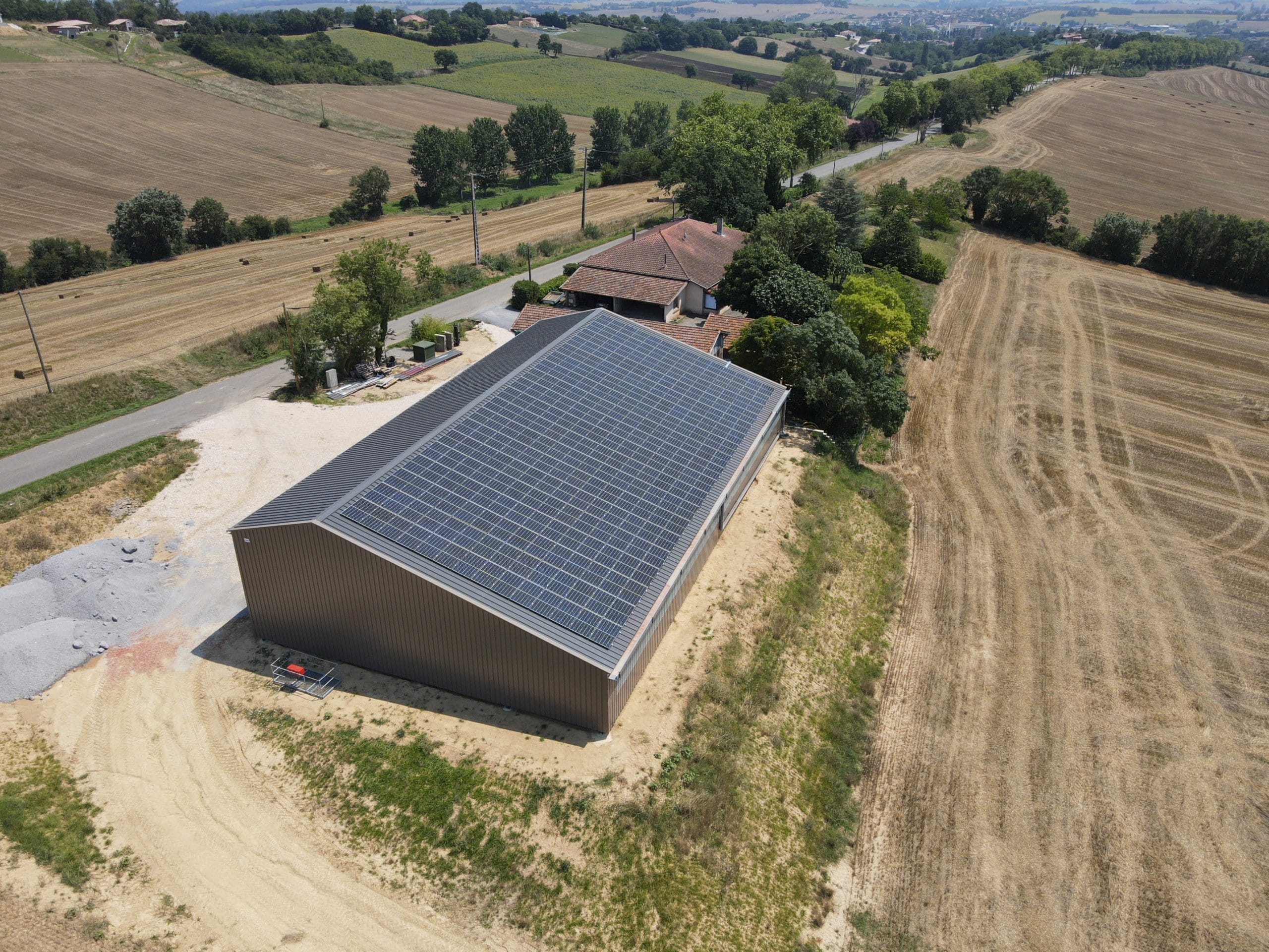 découvrez comment les panneaux photovoltaïques peuvent transformer l'agriculture en offrant des avantages économiques, environnementaux et énergétiques. optimisez vos terres agricoles tout en réduisant vos coûts d'énergie grâce à des solutions durables et innovantes.