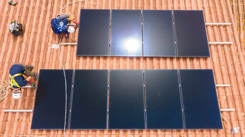 découvrez comment les panneaux photovoltaïques contribuent à réduire votre empreinte carbone. apprenez les avantages des énergies renouvelables et leur impact positif sur l'environnement tout en réalisant des économies sur vos factures d'électricité.