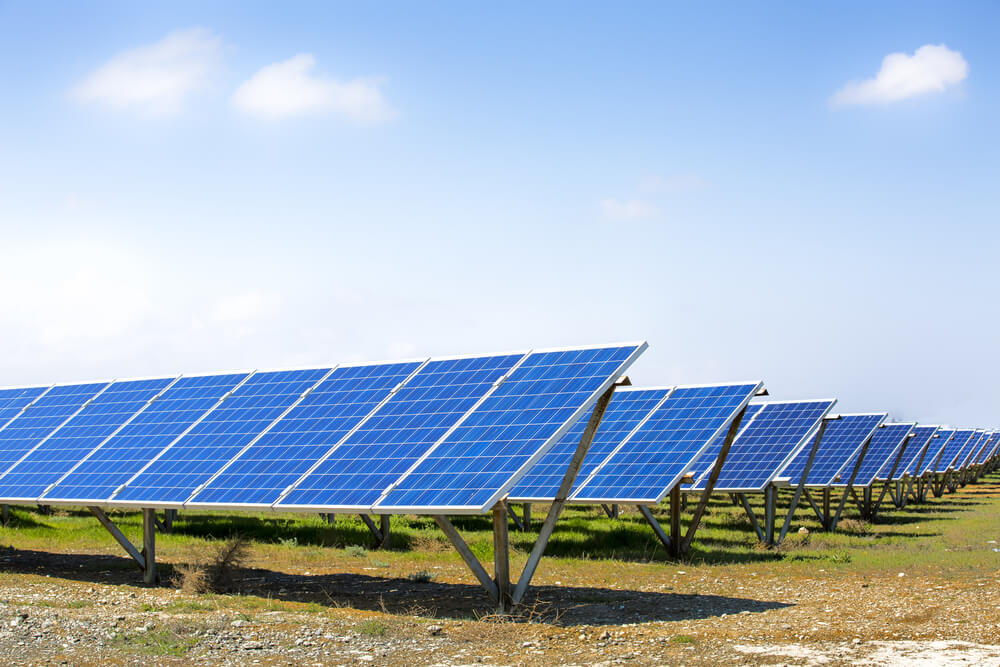 découvrez comment les panneaux photovoltaïques révolutionnent l'agriculture en offrant une source d'énergie durable et renouvelable. maximisez vos rendements tout en réduisant votre empreinte carbone grâce à des solutions innovantes adaptées aux besoins des exploitations agricoles.
