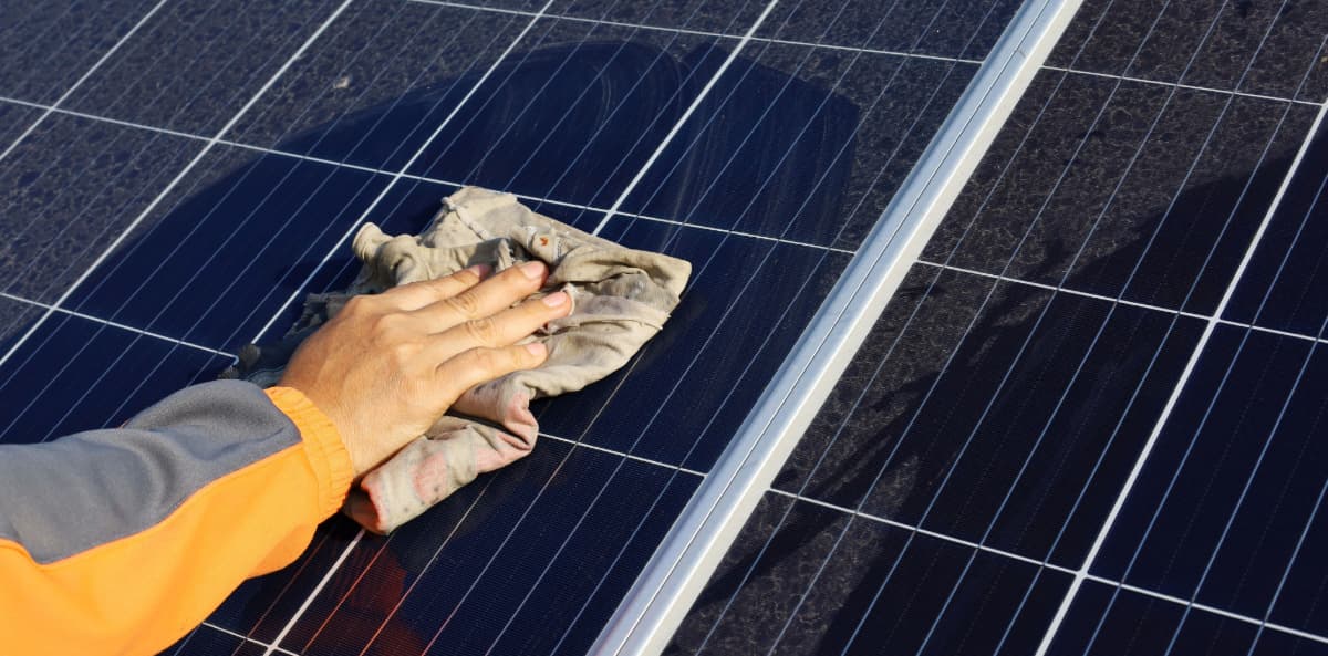 découvrez l'importance de l'entretien des panneaux photovoltaïques pour maximiser leur performance et prolonger leur durée de vie. apprenez les meilleures pratiques, les conseils d'experts et les services disponibles pour garantir un fonctionnement optimal de votre installation solaire.