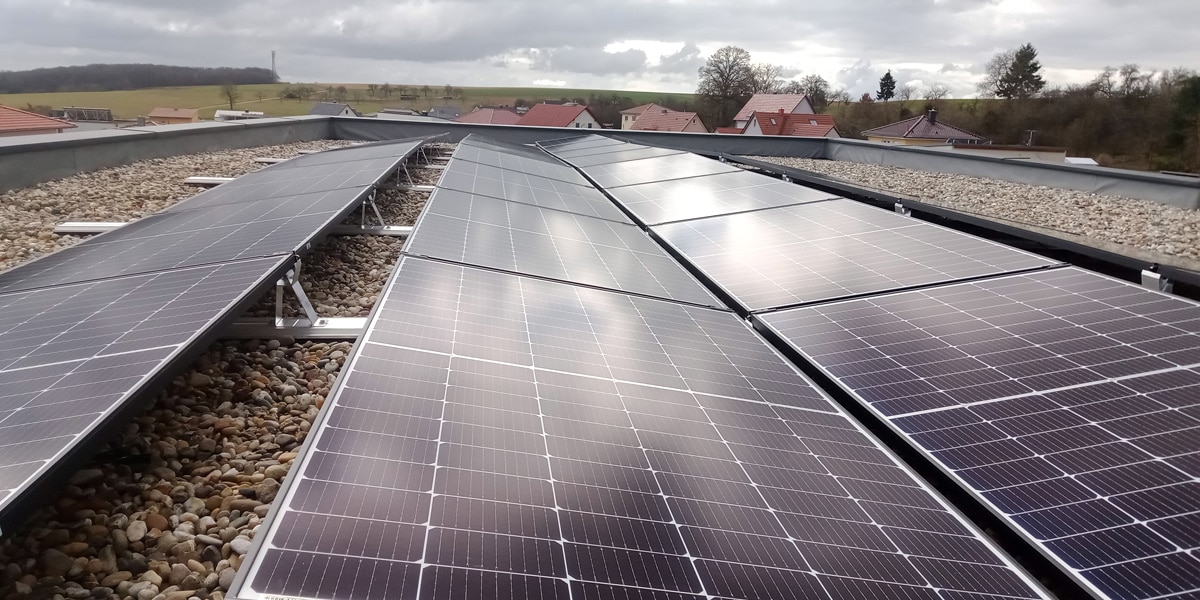 découvrez les avantages des panneaux solaires pour les toits plats. optimisez l'énergie de votre bâtiment tout en préservant l'esthétique. solutions durables et rentables pour une énergie renouvelable efficace.