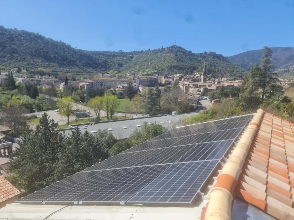 découvrez nos services d'installation photovoltaïque à privas. profitez d'une énergie renouvelable, réduisez vos factures d'électricité et contribuez à la protection de l'environnement grâce à notre expertise. contactez-nous pour un devis personnalisé !