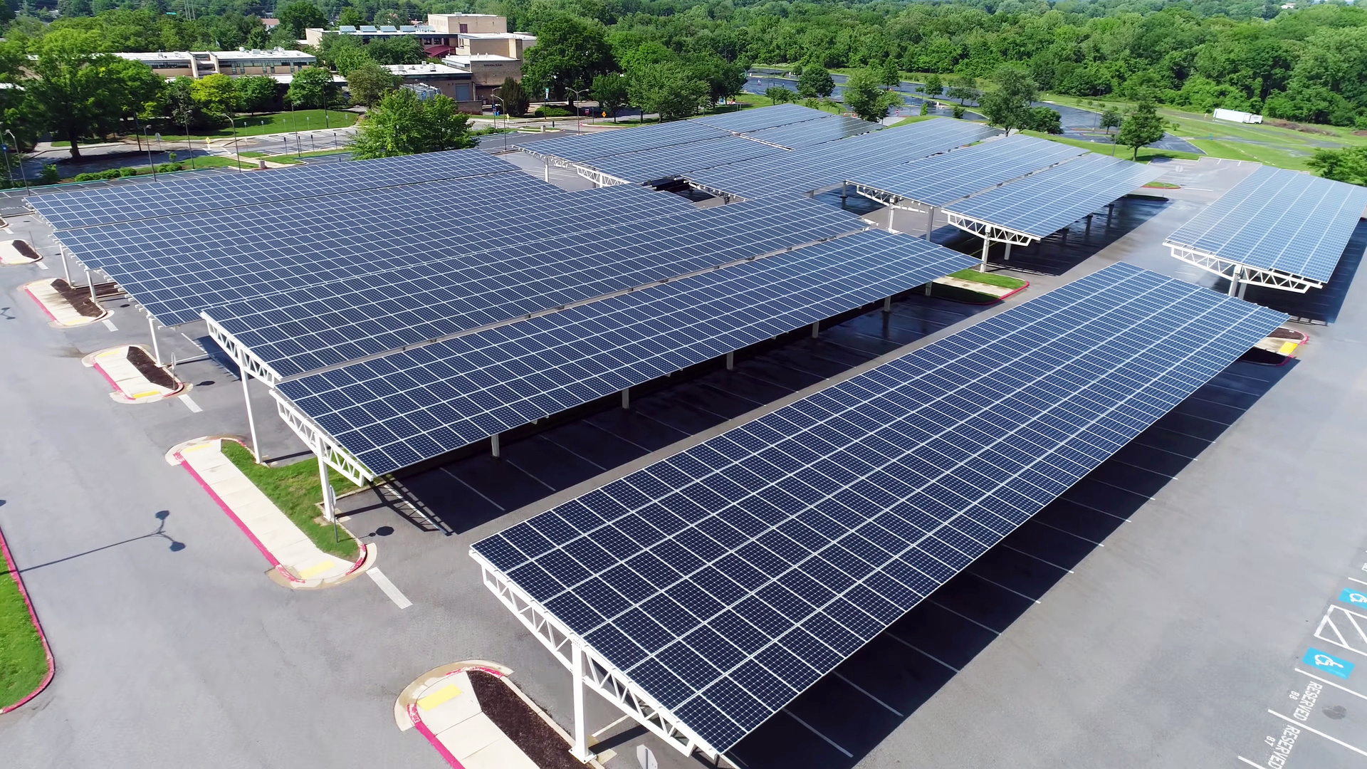 découvrez nos services d'installation de panneaux photovoltaïques au mans. profitez d'une énergie renouvelable et économisez sur vos factures d'électricité grâce à nos experts en solutions solaires.
