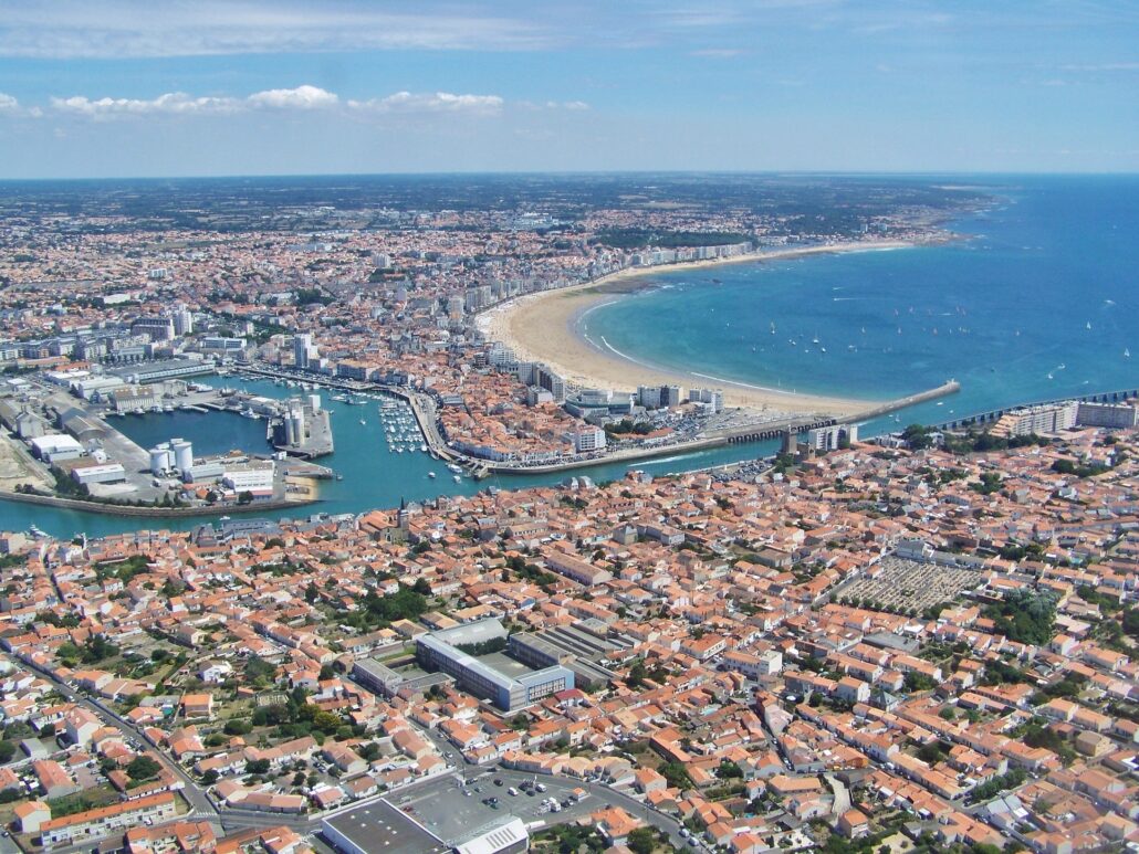 découvrez nos services d'installation de panneaux photovoltaïques à sables d'olonne. profitez d'une énergie renouvelable et économique avec nos experts qualifiés. transformez votre toit en source d'énergie durable dès aujourd'hui!