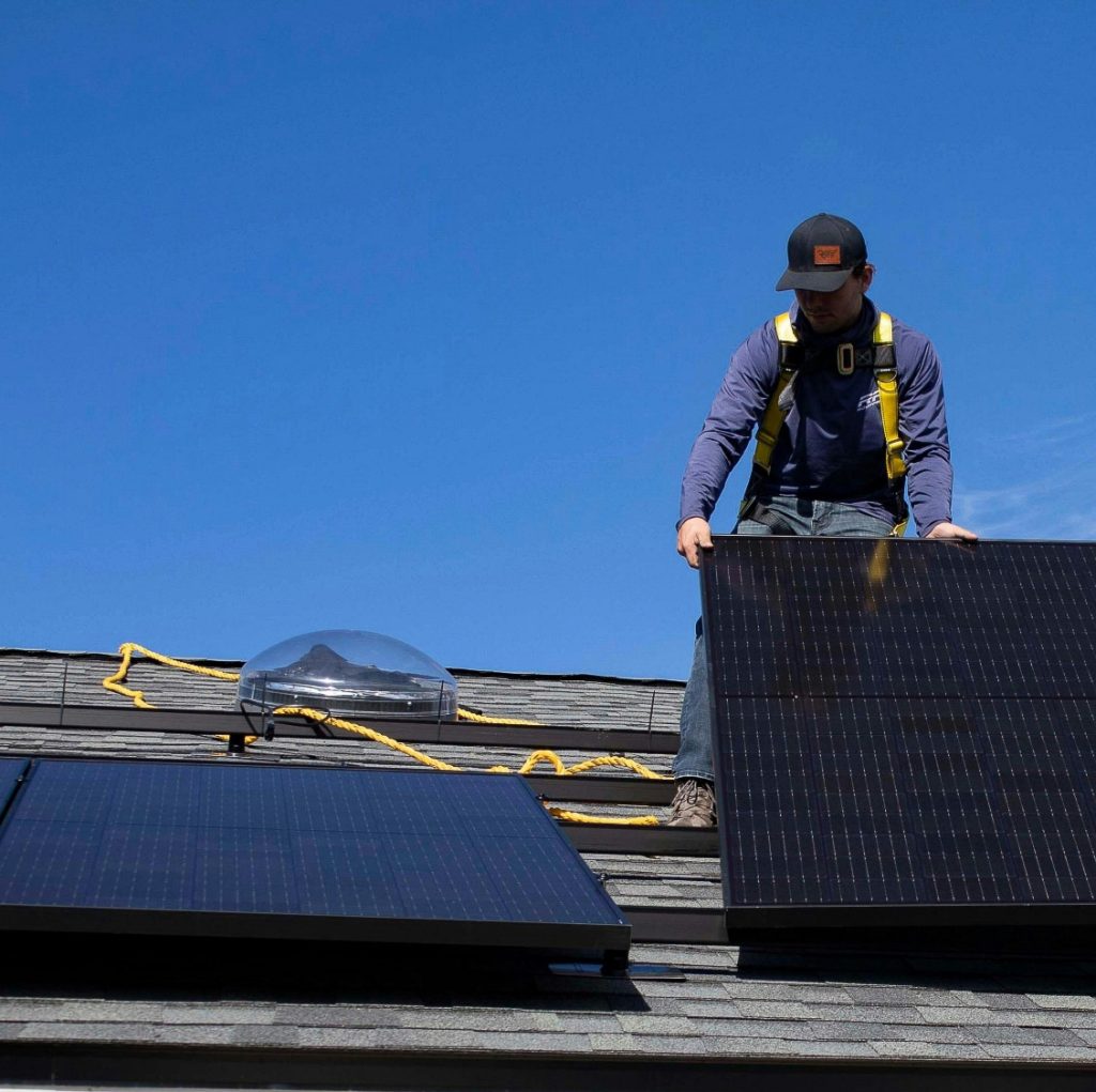 découvrez comment choisir un installateur photovoltaïque en haute-savoie pour optimiser votre investissement solaire. obtenez des conseils pratiques, comparez les offres et trouvez un professionnel qualifié pour installer vos panneaux solaires. améliorez votre efficacité énergétique tout en respectant l'environnement.