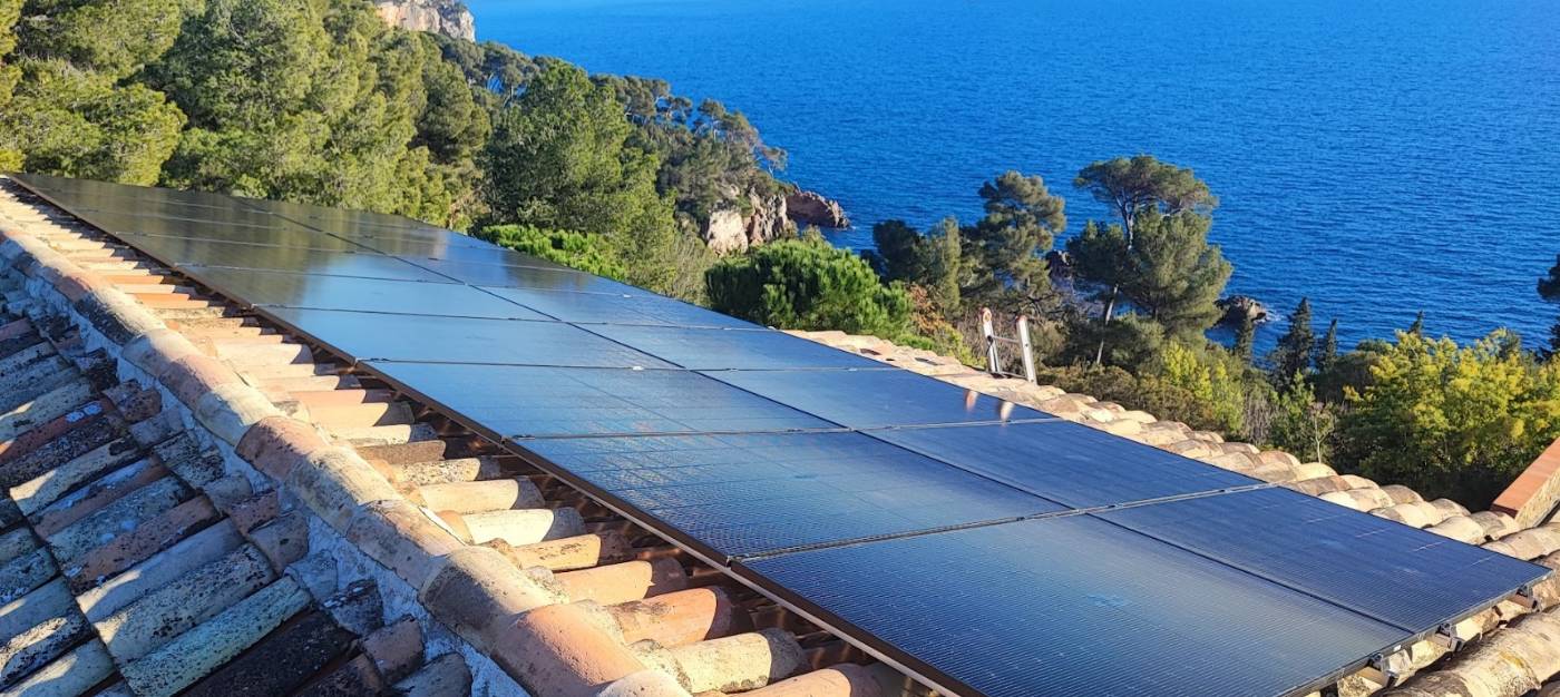 découvrez notre service d'installation de panneaux solaires dans le var. profitez d'une énergie renouvelable et d'économies sur vos factures tout en contribuant à la protection de l'environnement. nos experts vous accompagnent à chaque étape pour un projet clé en main.