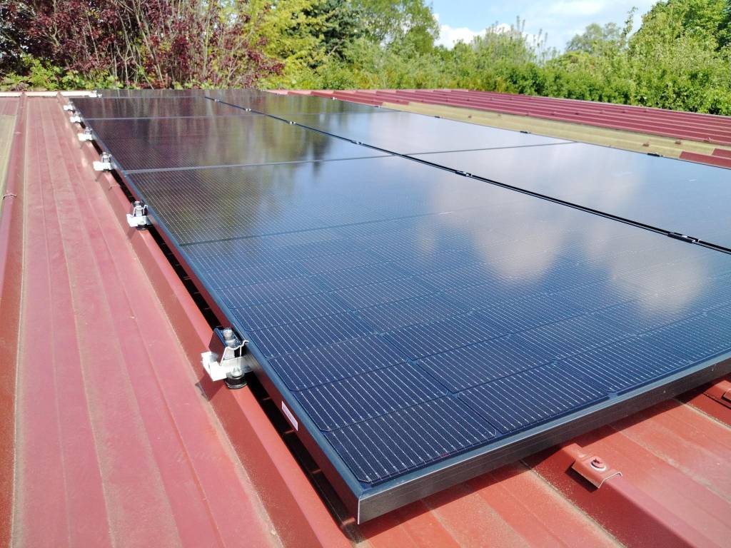 découvrez nos services d'installation de panneaux photovoltaïques à alençon. profitez d'une énergie renouvelable et réduisez vos factures grâce à notre expertise. contactez-nous pour un devis personnalisé !