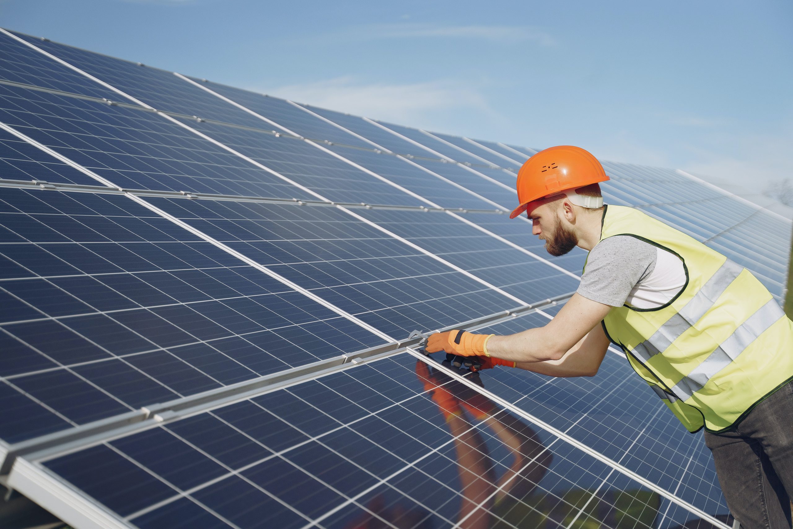 découvrez nos services d'installation photovoltaïque à vannes. profitez de solutions écologiques et économiques pour produire votre propre énergie solaire, tout en bénéficiant d'un accompagnement professionnel et personnalisé. transformez votre toit en source d'énergie renouvelable dès aujourd'hui!