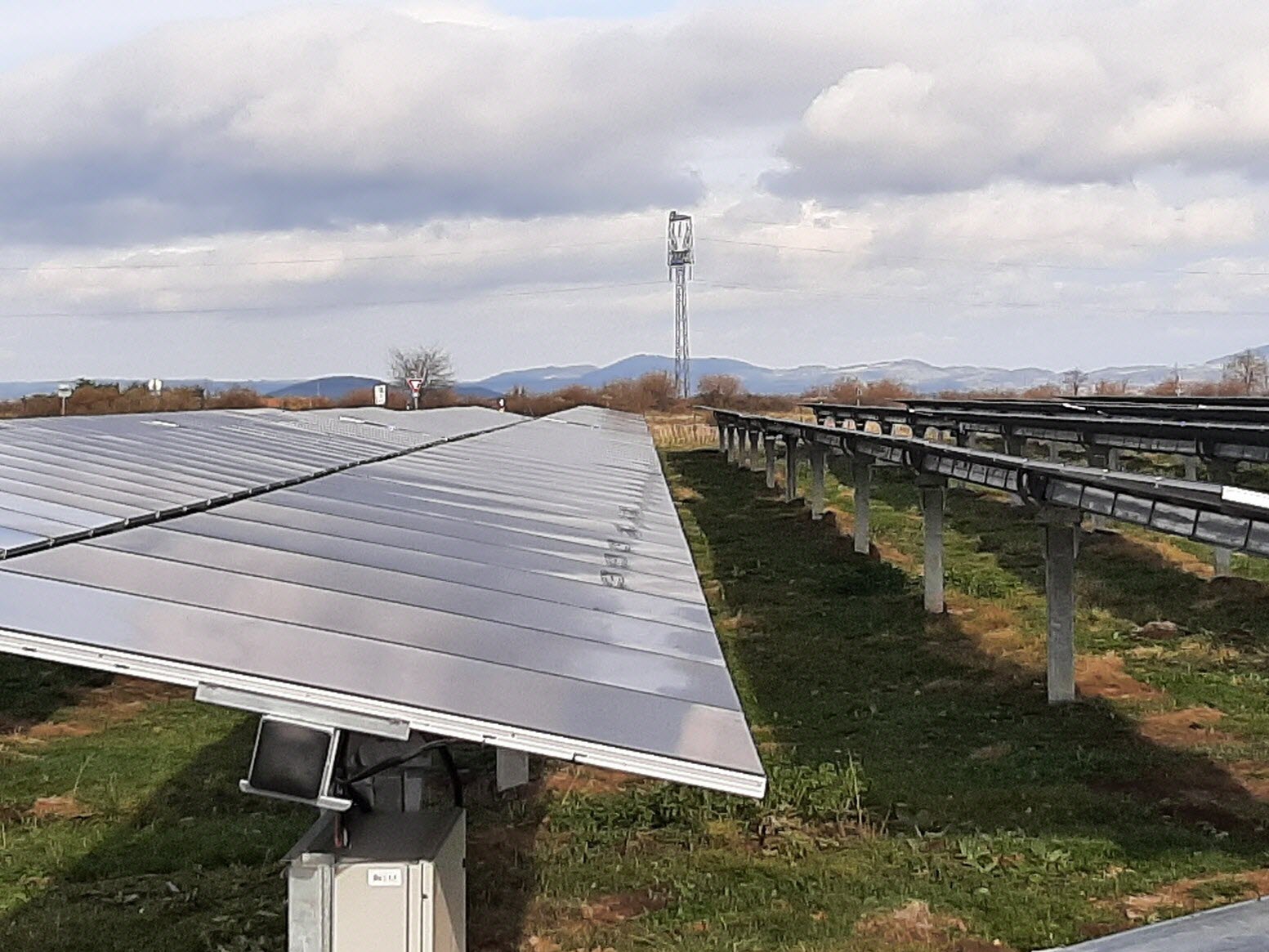 découvrez nos services d'installation photovoltaïque dans le jura. profitez de l'énergie solaire pour réduire vos factures d'électricité et contribuer à un avenir durable. contactez-nous pour un devis personnalisé et des solutions adaptées à vos besoins.