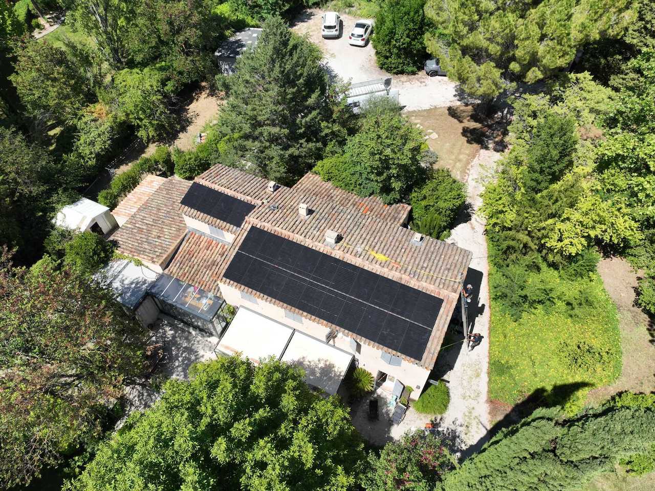 découvrez les services d'un installateur photovoltaïque dans les bouches-du-rhône pour transformer l'énergie du soleil en électricité. profitez d'une installation de panneaux solaires sur mesure, respectueuse de l'environnement et économique. contactez-nous pour un devis gratuit !