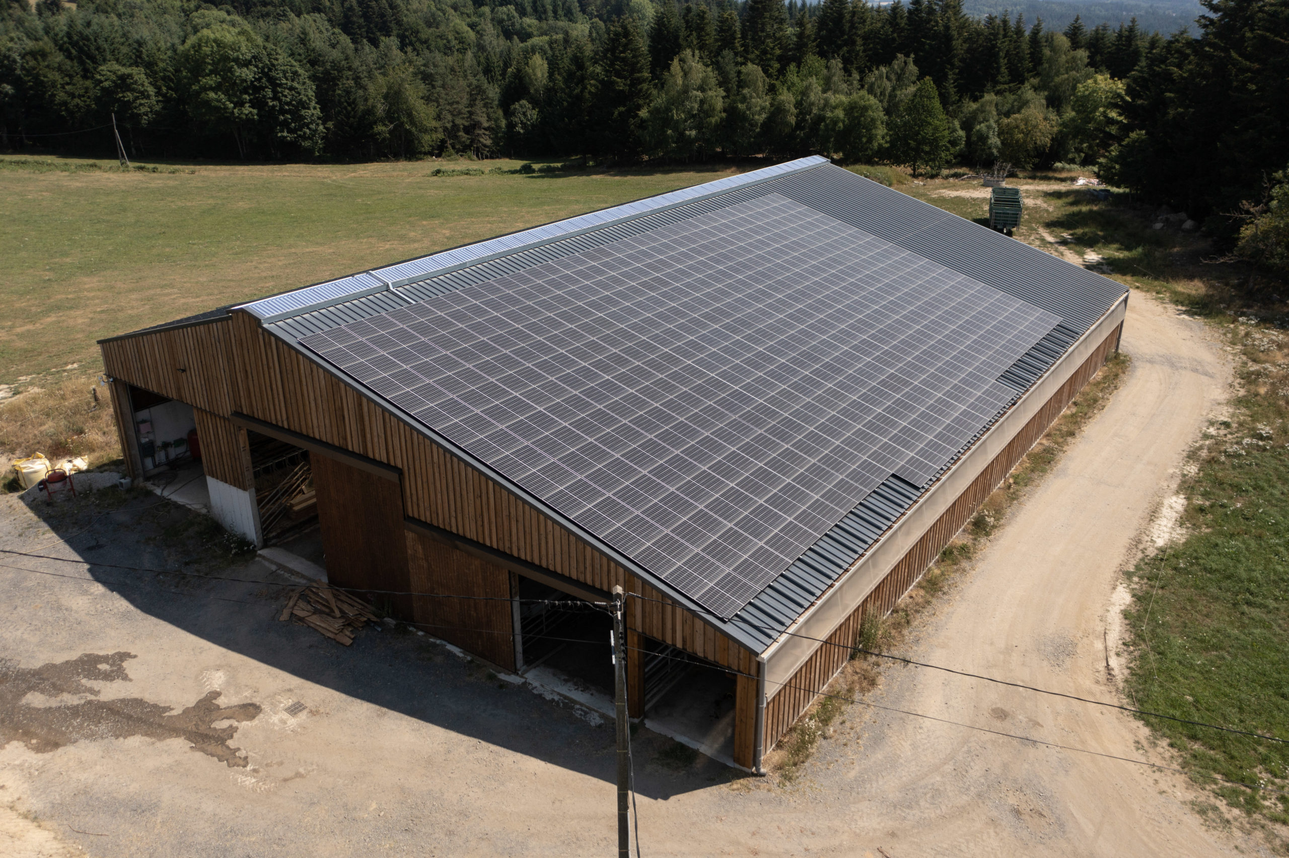 découvrez les services d'un installateur photovoltaïque en haute-loire, spécialisé dans l'installation de panneaux solaires pour optimiser votre consommation d'énergie et réduire vos factures. profitez d'une énergie renouvelable et durable avec des solutions adaptées à vos besoins.