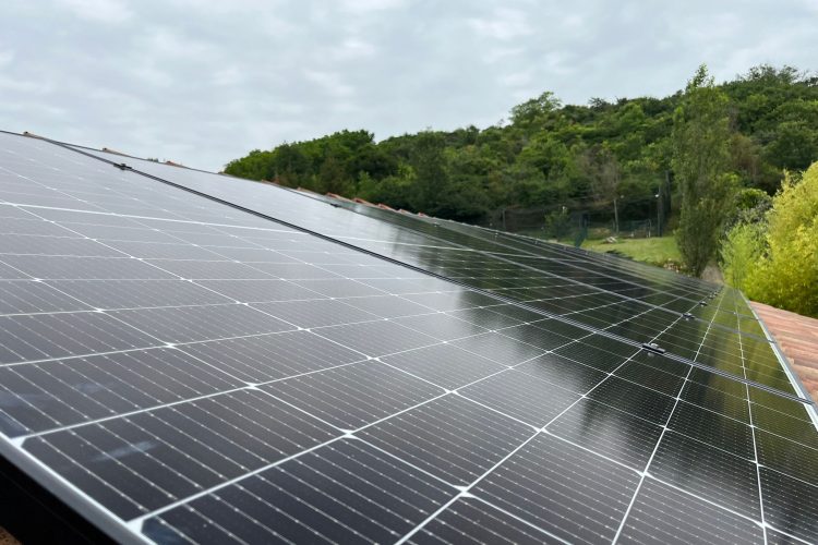 découvrez les prix d'installation d'un système solaire de 9 kw. informez-vous sur les coûts, les aides financières disponibles et les avantages de passer à l'énergie solaire pour réduire vos factures d'électricité et protéger l'environnement.