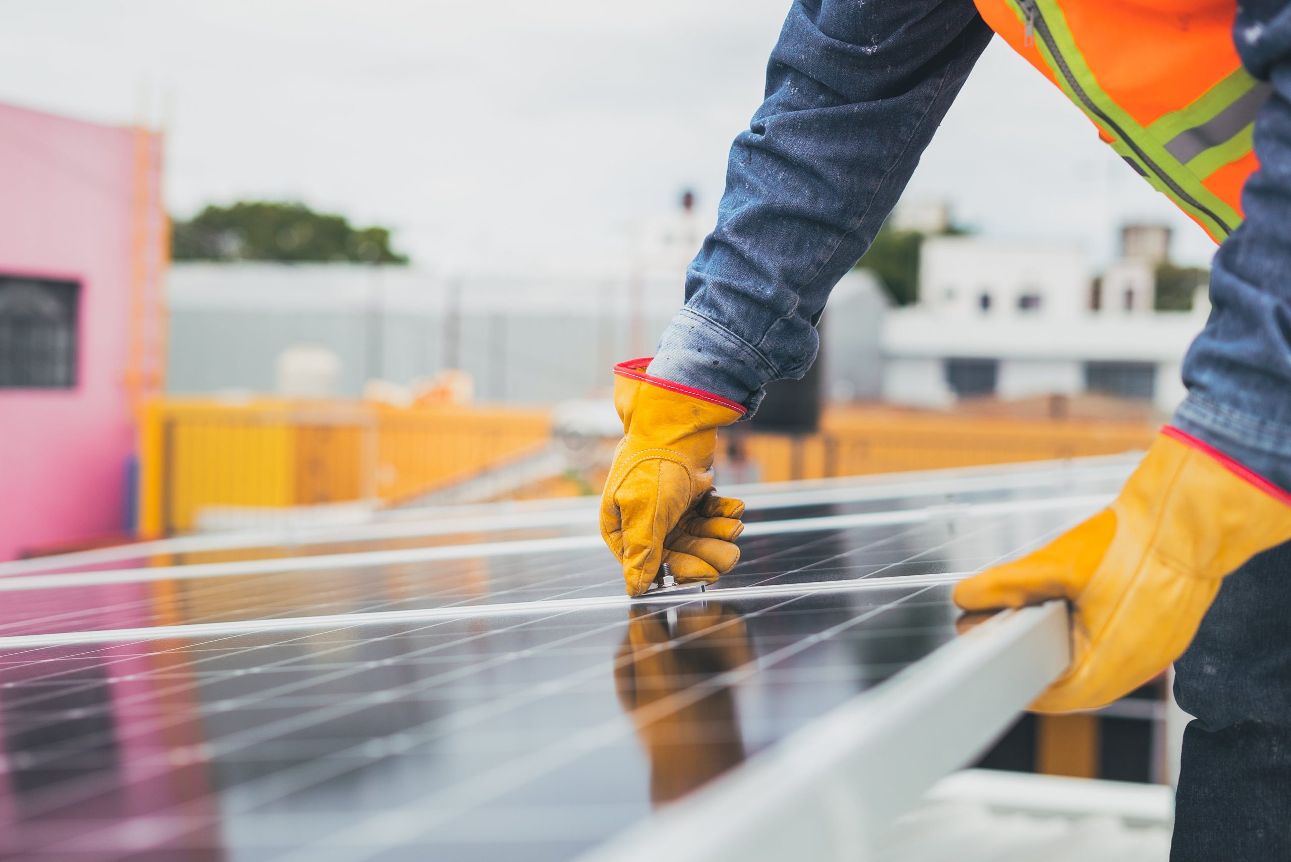 découvrez notre école dédiée à la formation des installateurs photovoltaïques. acquérez les compétences nécessaires pour exceller dans le secteur des énergies renouvelables et participez à la transition énergétique.