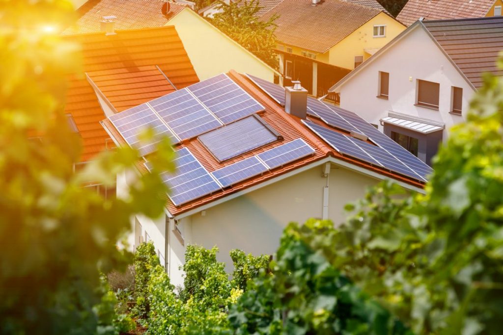 découvrez la durée de vie des panneaux photovoltaïques et comment maximiser leur efficacité. informez-vous sur les facteurs qui influencent leur longévité et les meilleures pratiques pour optimiser votre installation solaire.