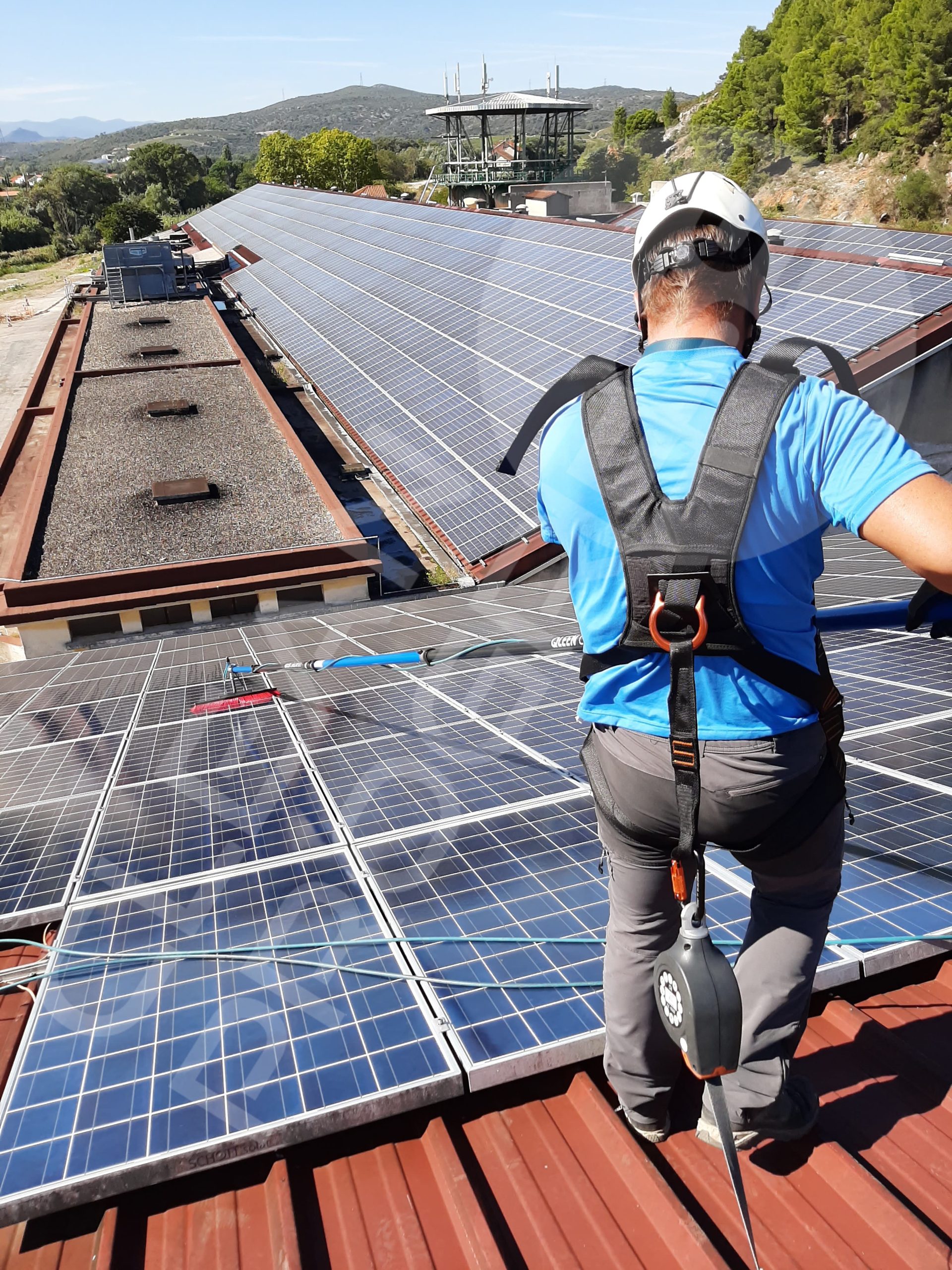 découvrez l'importance de la surface dédiée aux panneaux photovoltaïques pour maximiser la production d'énergie solaire. apprenez comment optimiser l'espace de votre toiture ou de votre terrain pour un rendement optimal et une transition énergétique réussie.
