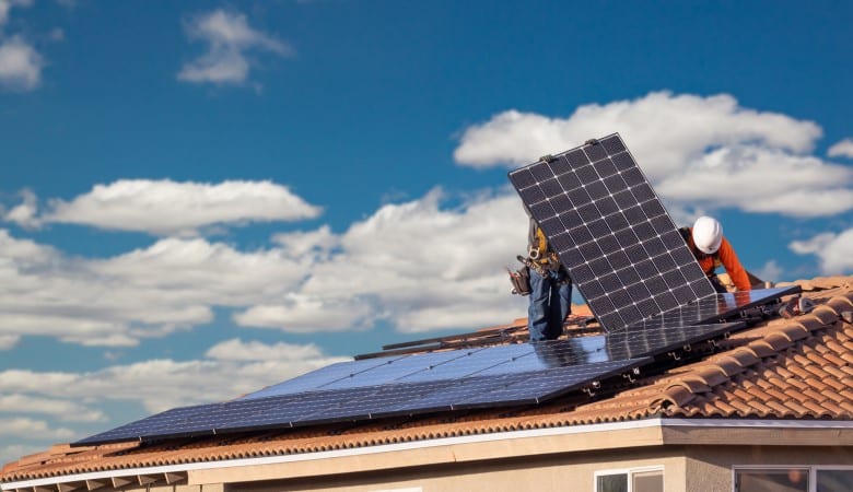 découvrez les différentes aides disponibles pour l'installation de panneaux solaires en france. accédez à des subventions, crédits d'impôt et aides locales pour réduire vos coûts et profiter des énergies renouvelables tout en contribuant à la transition écologique.
